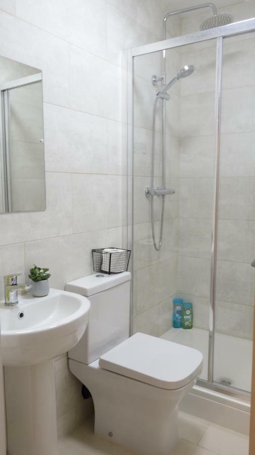 Apartamento Luxury 2 Bed 2 Bath - Free Parking - 5Min To Airport - Sleeps 6 Ashford  Exterior foto
