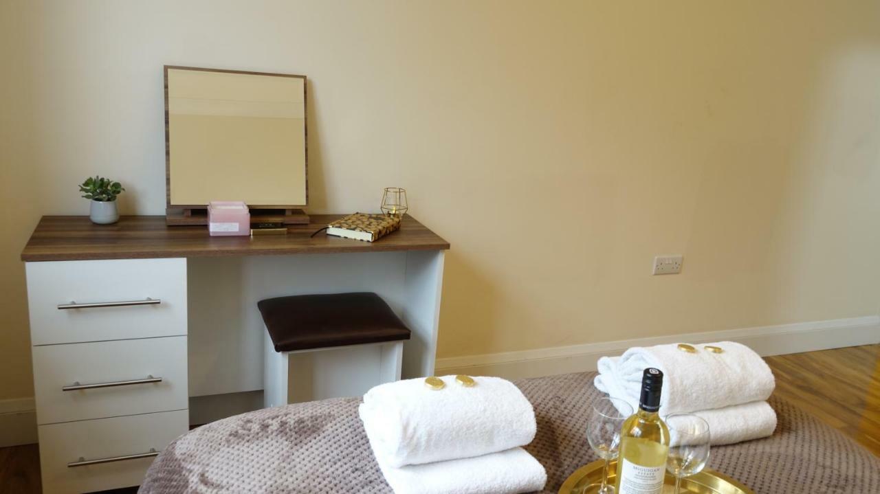 Apartamento Luxury 2 Bed 2 Bath - Free Parking - 5Min To Airport - Sleeps 6 Ashford  Exterior foto