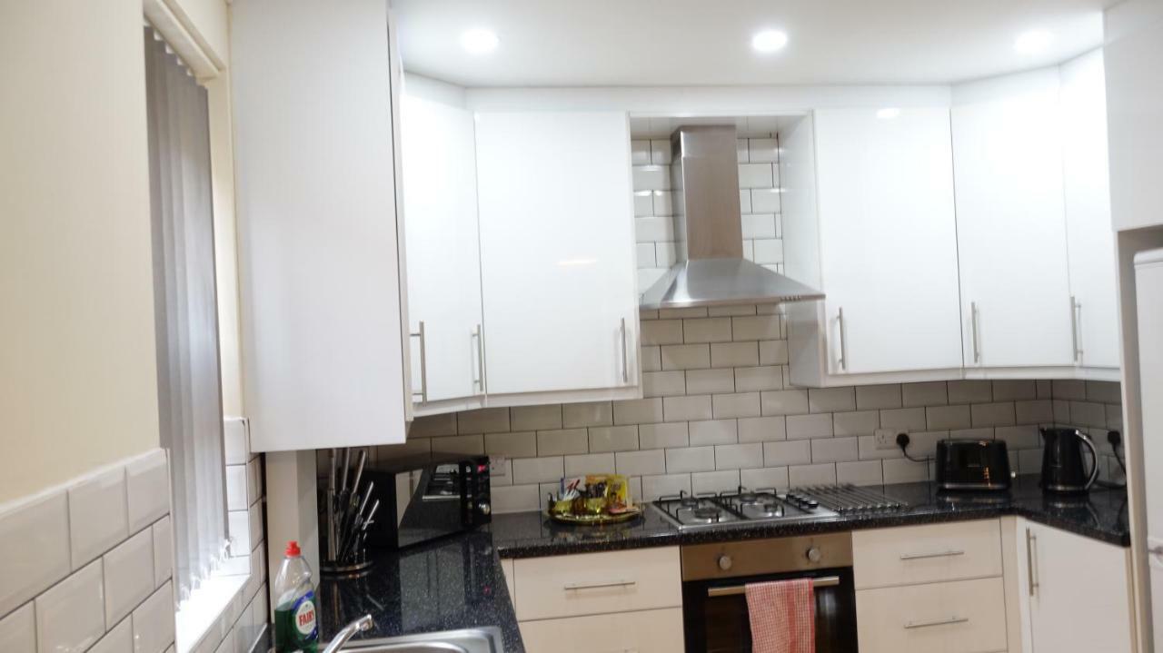 Apartamento Luxury 2 Bed 2 Bath - Free Parking - 5Min To Airport - Sleeps 6 Ashford  Exterior foto